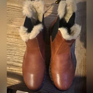 New doc Martens women’s boots brown fur lined